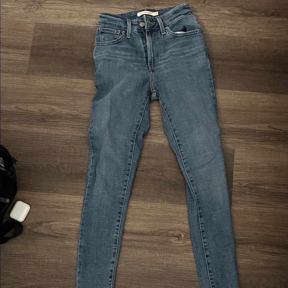 Levi's Women's Skinny Jeans in Classic Blue